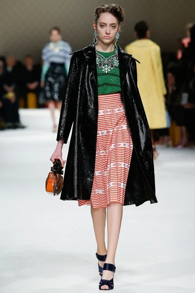 Look 32